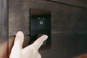 smart thermostat vs programmable thermostat comparison