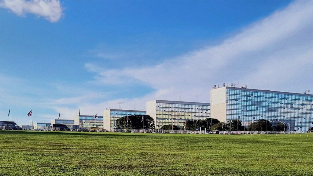 Don’t Get Steamed: Your Guide to Local AC Maintenance Contractors